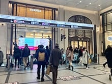 阪急百貨店横の長いエスカレーター